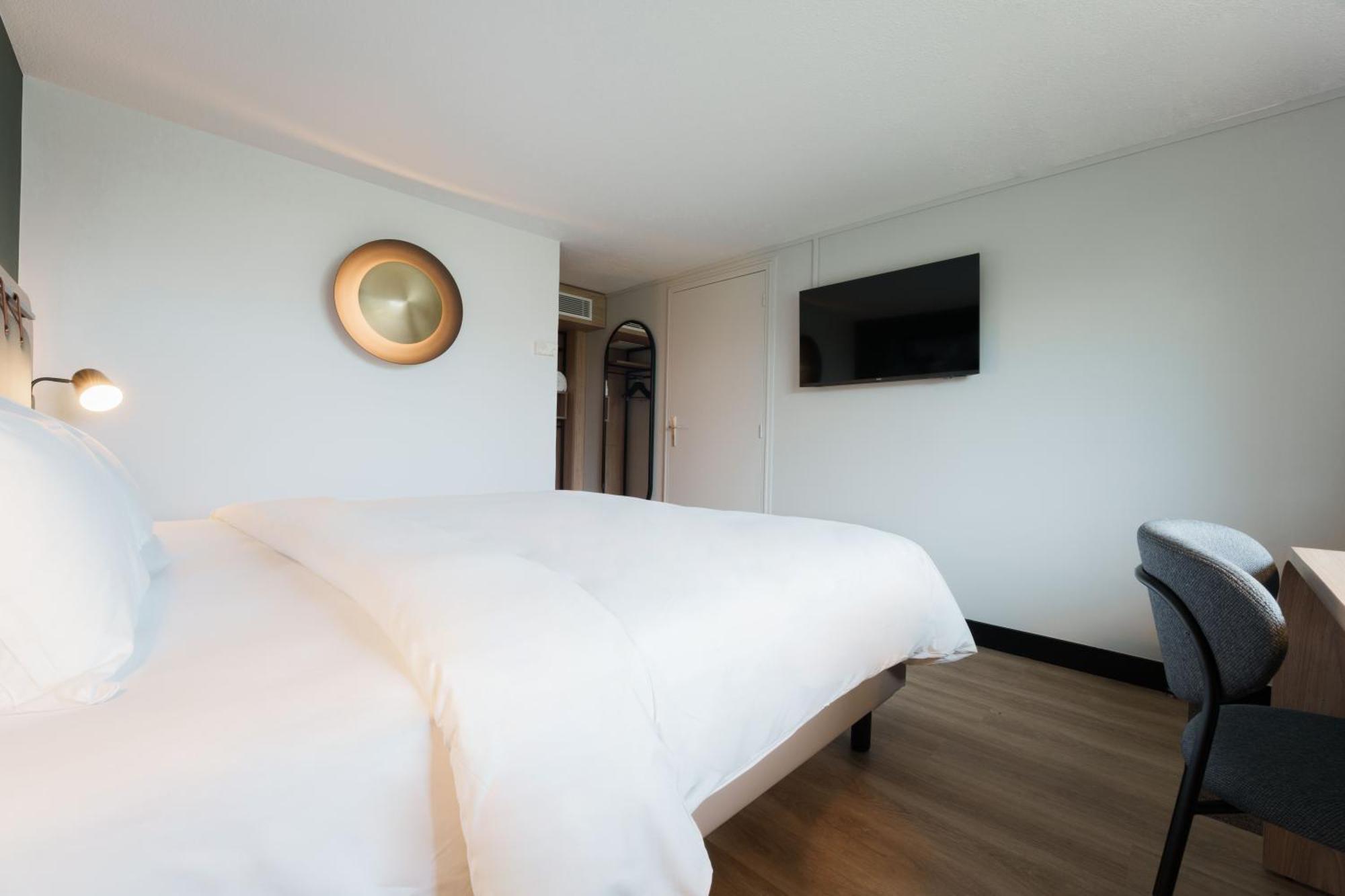 Standard Room - 1 Queen Bed,1632206316:JPEG